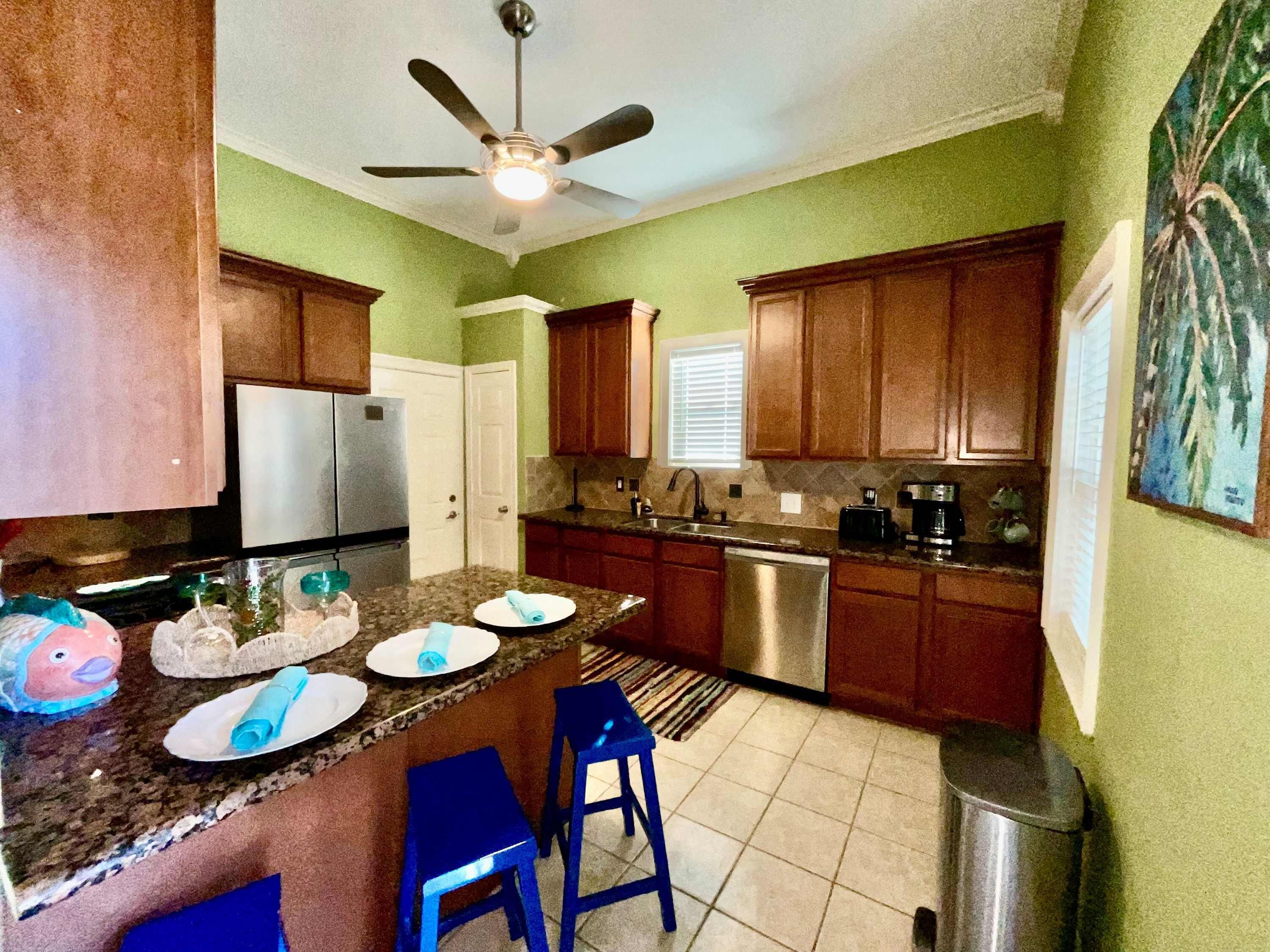 Departamento, varias camas, patio, vista a la ciudad (Surf + Strand Unit A) | Cocina privada