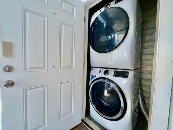 Apartment, Multiple Beds, Patio, City View (Surf + Strand Unit A) | Laundry