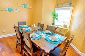Departamento, varias camas, patio, vista a la ciudad (Surf + Strand Unit A) | Restaurantes