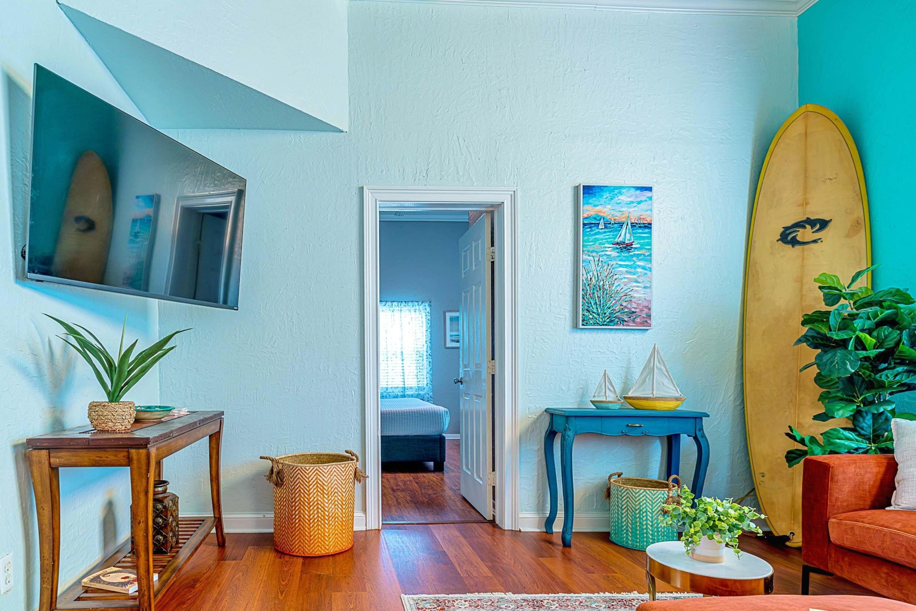 Apartamento, várias camas, varanda, vista para a cidade (Surf + Strand Unit A) | Área de estar