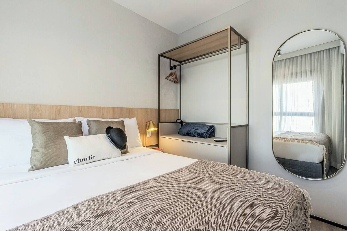 Departamento familiar, balcón, vista a la ciudad | Ropa de cama hipoalergénica y espacio para trabajar con laptop