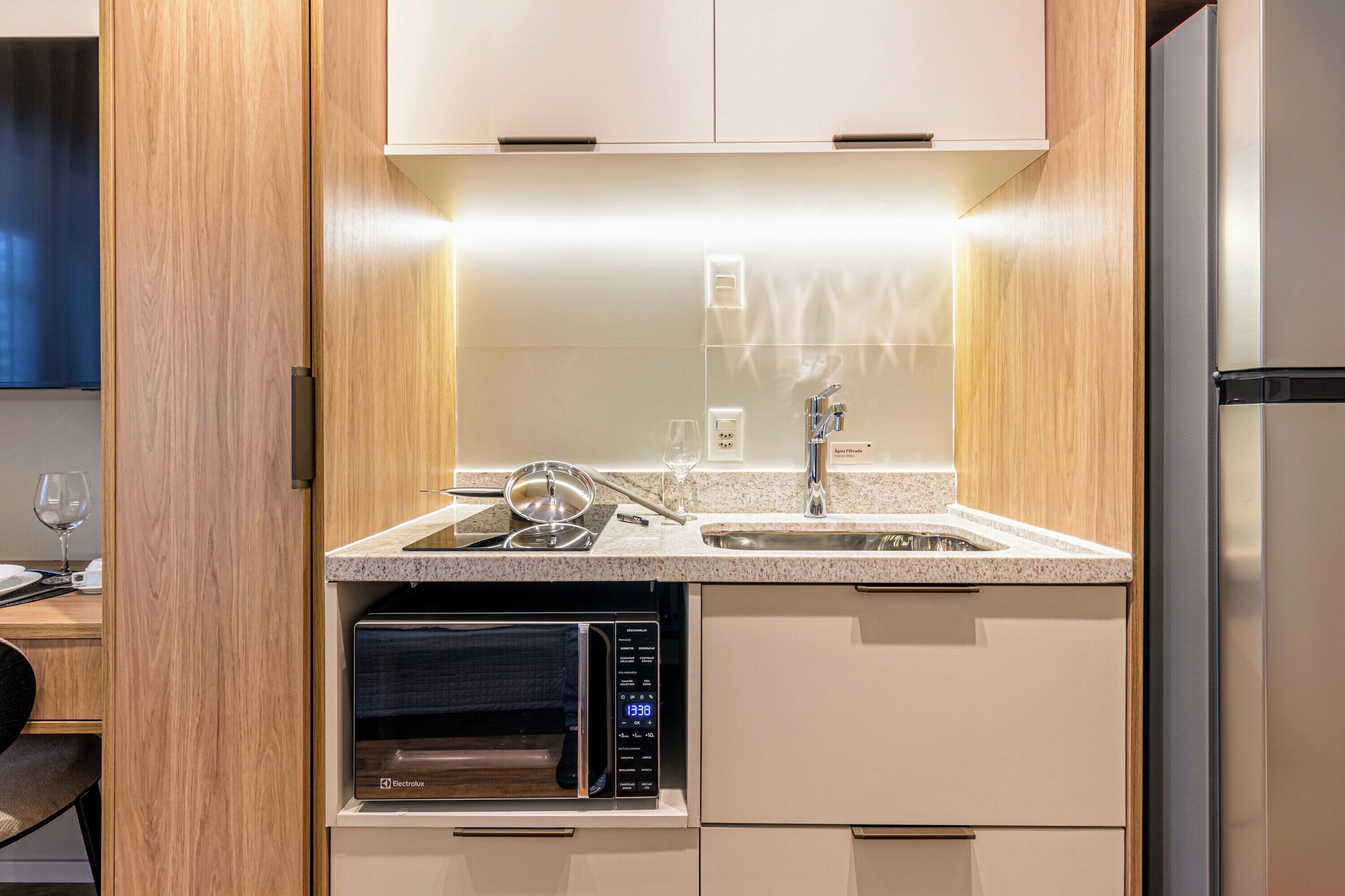 Studio Casal | Private kitchen | Fridge, microwave, stovetop, cookware/dishes/utensils