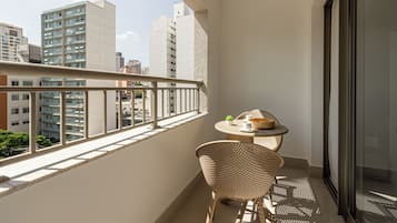 Apartamento 2 Dormitórios | Sacada