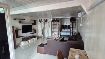 Quarto clássico | Cofres nos quartos, escrivaninha, Wi-Fi de cortesia