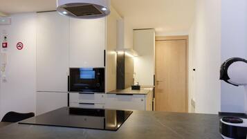 Comfort Apartment | Private kitchen | Fridge, microwave, oven, stovetop