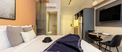 Studio Casal | Skrivebord for bærbar PC og wi-fi (inkludert)