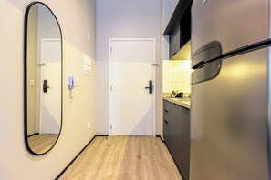 Studio Casal | Yksityinen keittiö | Jääkaappi, mikroaaltouuni, liesi, keittoastiat/astiat/ruokailuvälineet