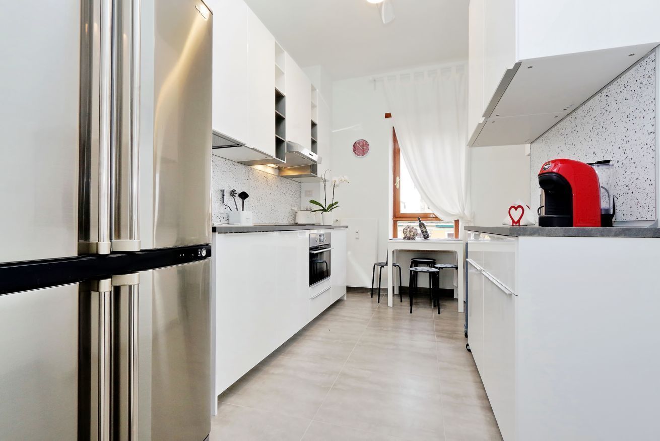 Kühlschrank, Mikrowelle, Geschirrspüler, Toaster