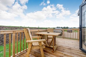 Outdoor dining - Pear Tree (Pet), Thirsk (Carlton Miniott)