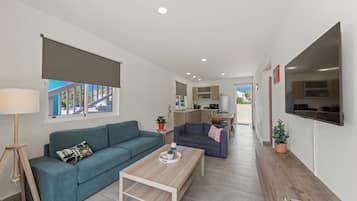 Apartment, Balcony, Park View | Living area