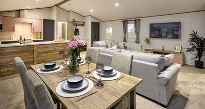 Laurel Spa, Woodland Lakes