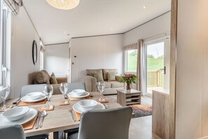 Living area - Kinder Spa, Woodland Lakes (Carlton Miniott)