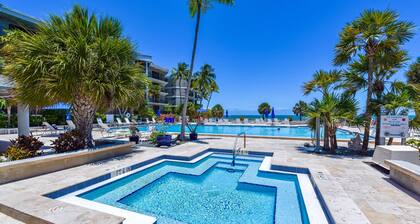 Atlantic Parrot | Oceanfront Condo w/ Pool