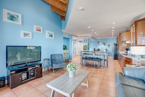 Living area - Atlantic Parrot | Oceanfront Condo w/ Pool (Key West)