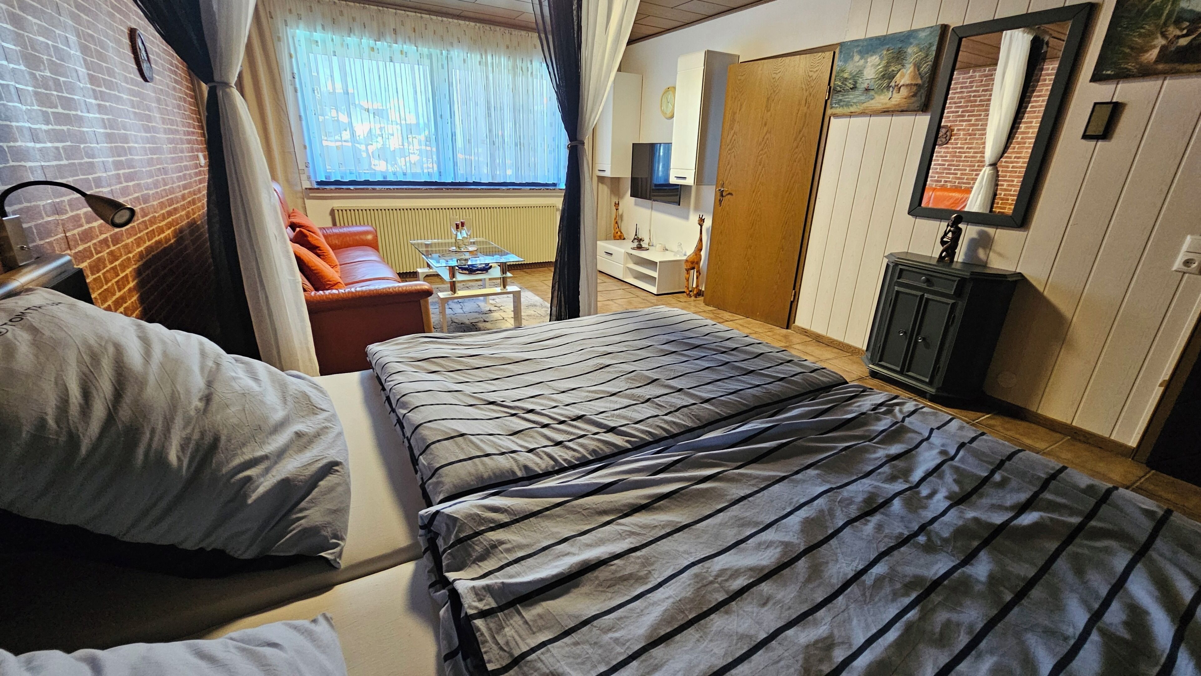 1 habitación, tabla de planchar con plancha, wifi y ropa de cama 