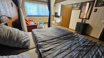1 habitación, tabla de planchar con plancha, wifi y ropa de cama