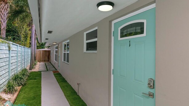 Exterior detail - 5bed I 3 bath Duplex I Marina I Airport (Fort Lauderdale)