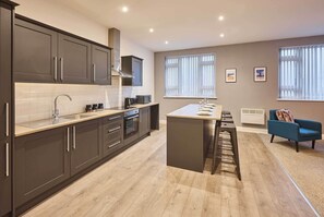 Fridge, microwave, oven, coffee/tea maker