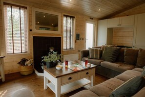 Living area - Spitfire Lodge, Winchester (Owslebury)