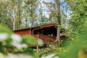 Exterior - Cedar Lodge (Pet), Louth (Louth)