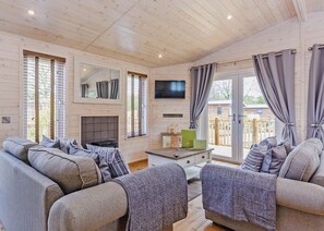 Living area - Hurricane Lodge, Winchester (Owslebury)
