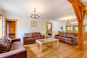 Living area - Eagle Spa Plus, Dundee (Fowlis)
