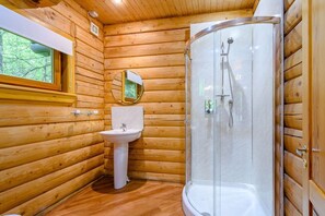 Shower - Eagle Spa Plus, Dundee (Fowlis)