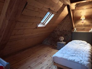 Vauvan matkasänky, ilmainen Wi-Fi, vuodevaatteet