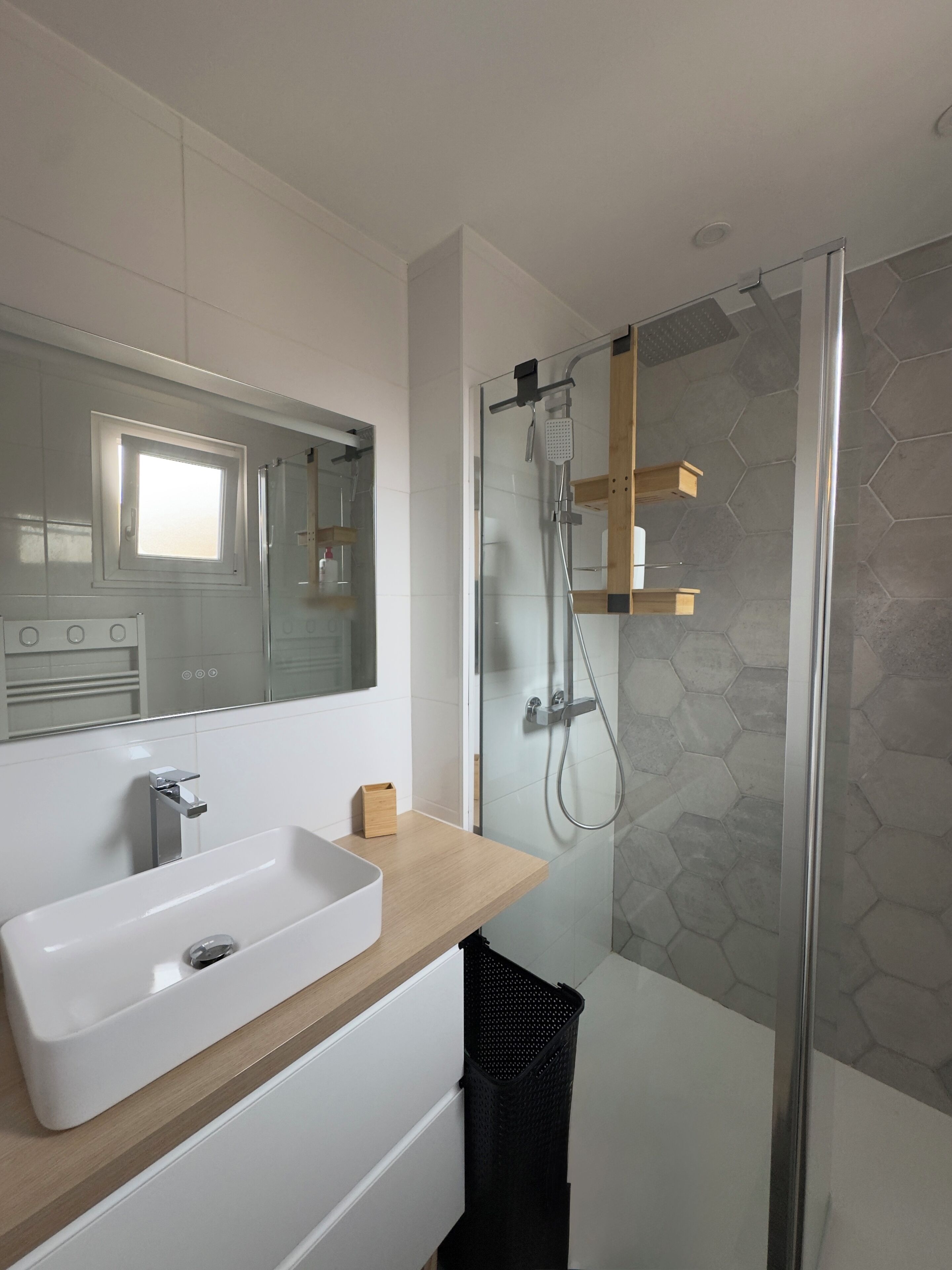 Dusche, Handtücher, Seife, Toilettenpapier