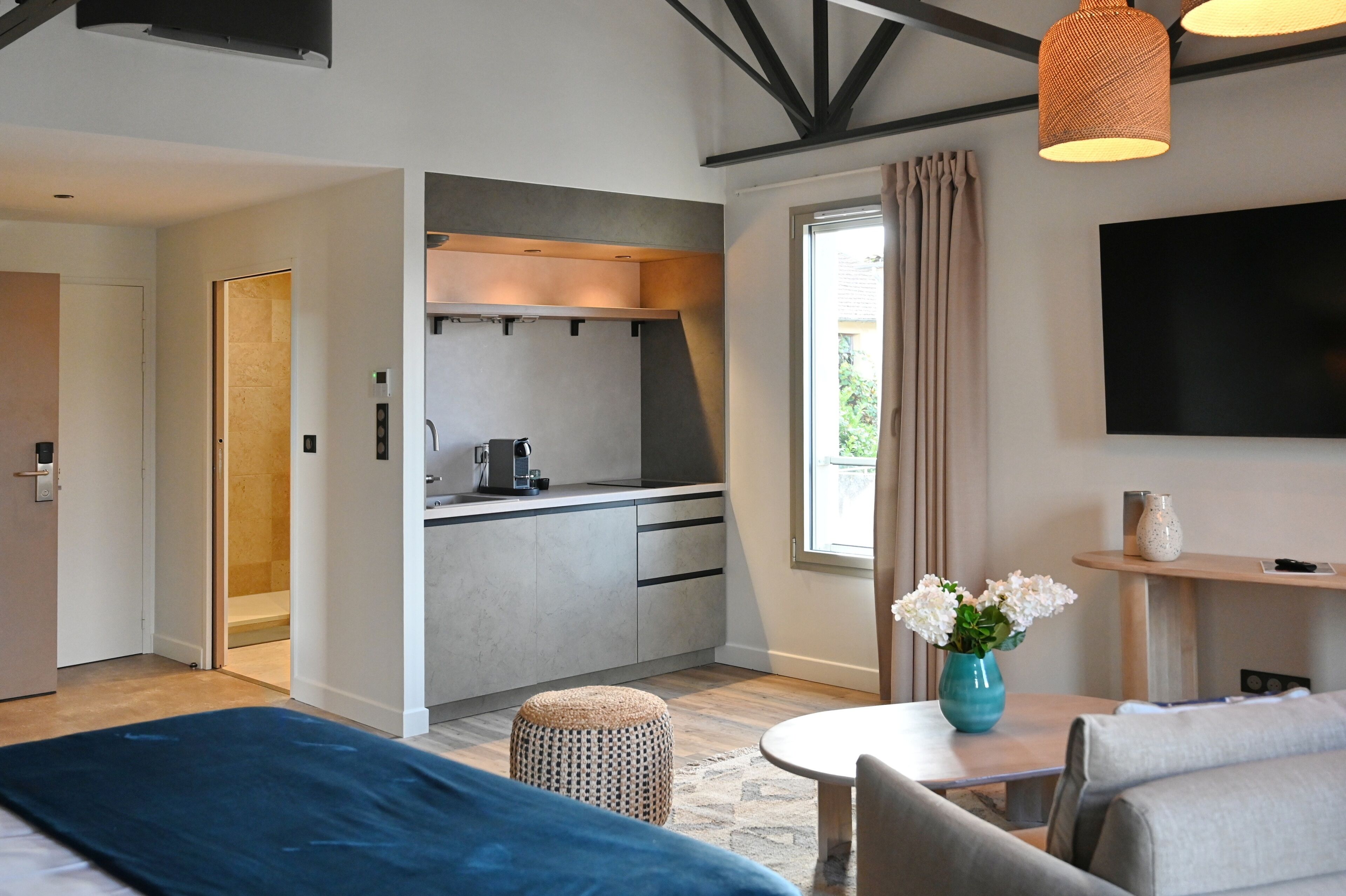 Suite Deluxe, vistas a la ciudad | Caja fuerte y wifi gratis