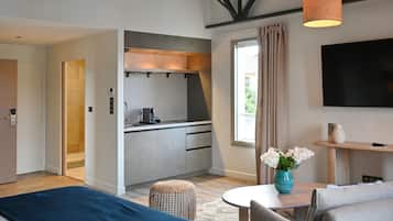 Suite Deluxe, vistas a la ciudad | Caja fuerte y wifi gratis