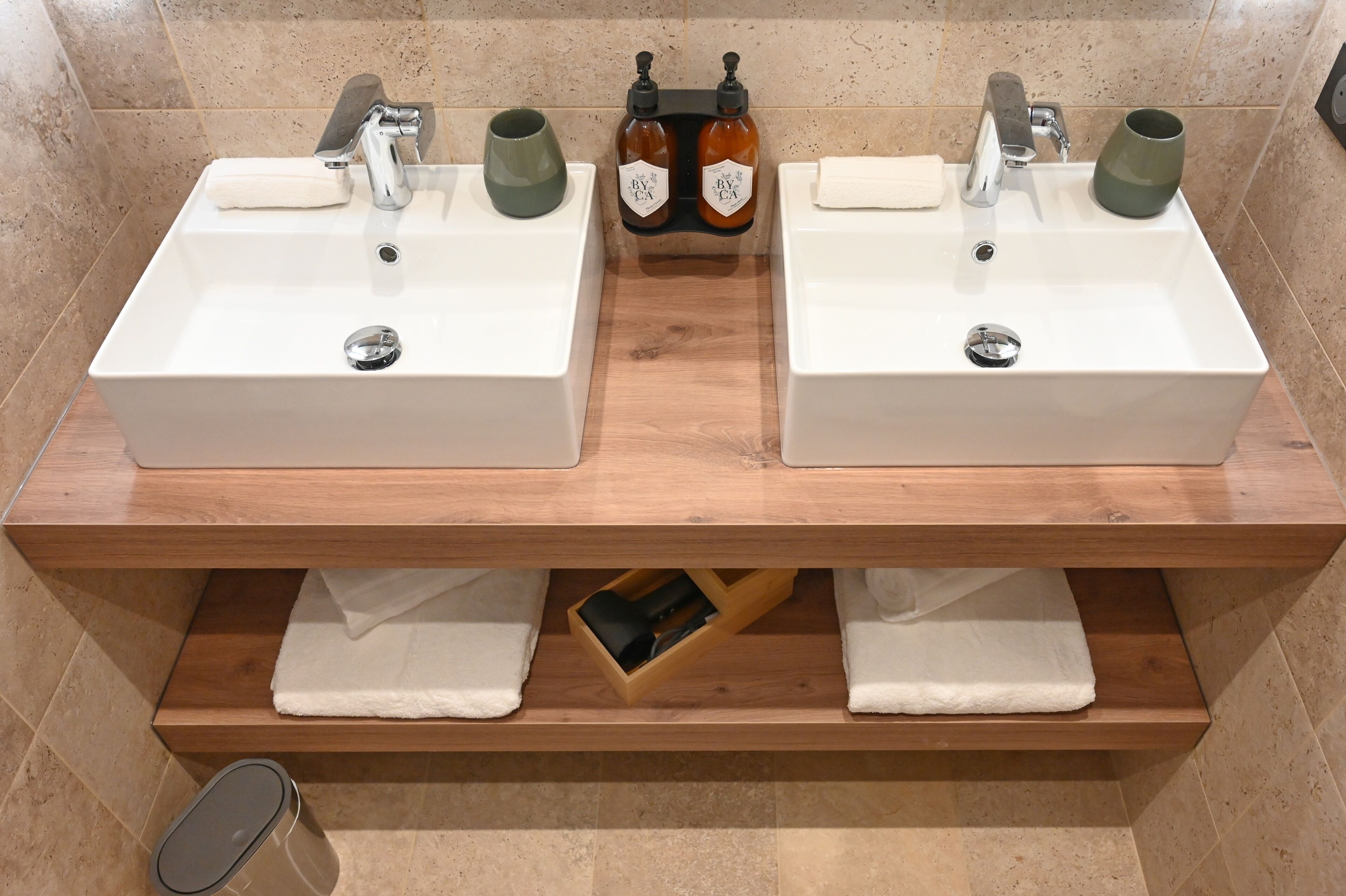 Deluxe Suite, City View | Bathroom