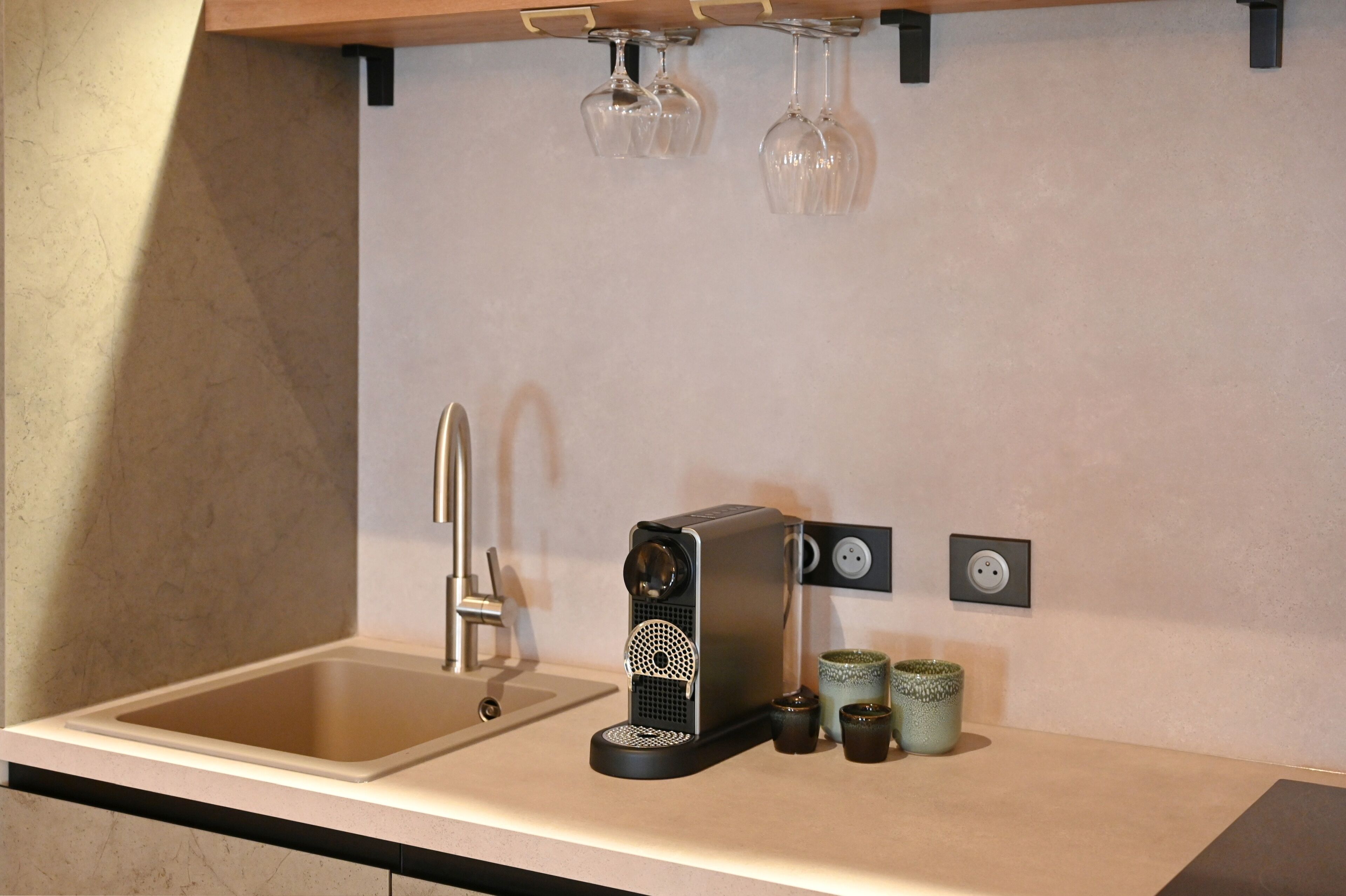 컴포트 스튜디오 스위트 | 전용 주방 | 미니 냉장고, 쿡탑, 조리 도구/접시/주방 기구