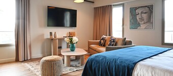 Walnut Bistro & Suites 