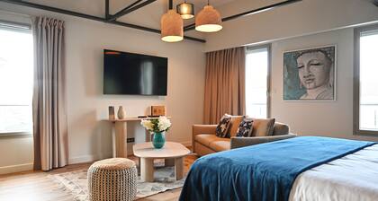 Walnut Bistro & Suites