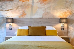 Suite Deluxe, vistas a la ciudad | Caja fuerte y wifi gratis