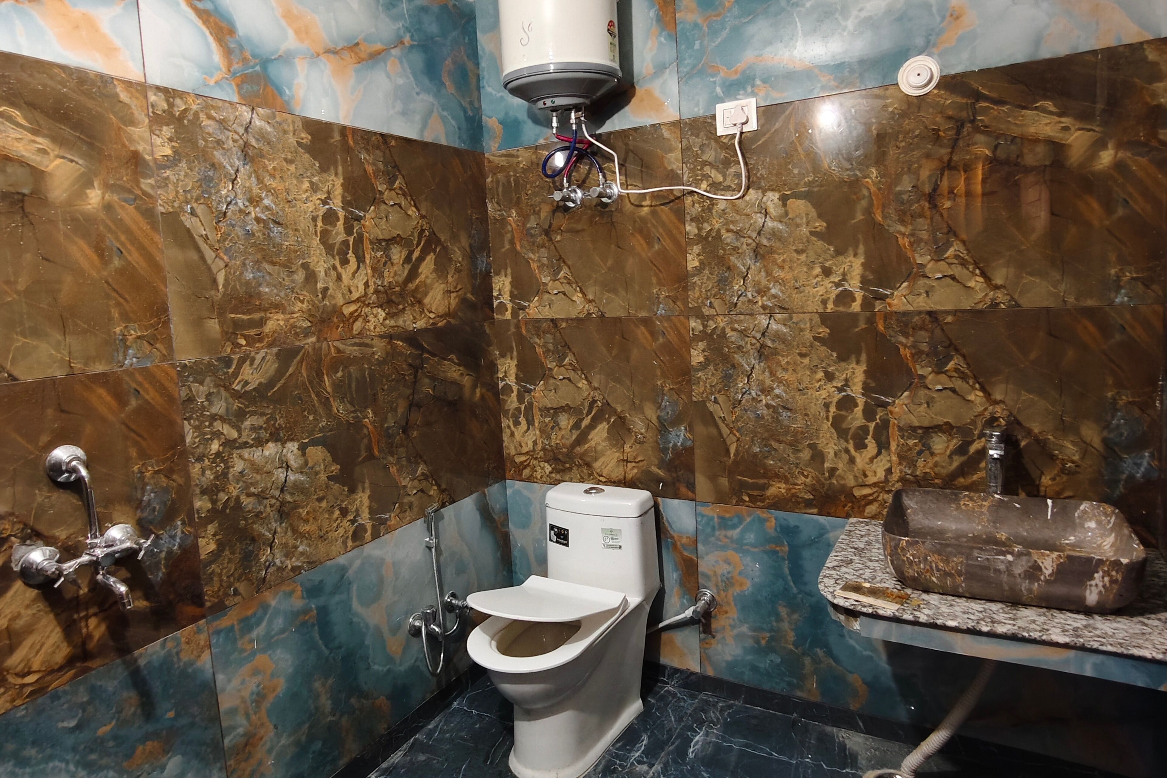 4 Bed Premium Mixed Dorm | Bathroom | Shower, soap, shampoo, toilet paper