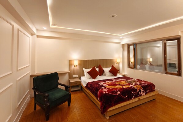 Deluxe Double Room | Free WiFi - Moustache Hostel Nainital (Nainital, Uttarakhand)