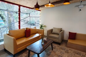 Lobby sitting area - Moustache Hostel Nainital (Nainital, Uttarakhand)