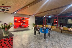 Game room - Moustache Hostel Nainital (Nainital, Uttarakhand)