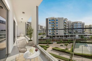 Property grounds - Chic 2BR Haven in Prime Location / Gardenia Living (Dubai)