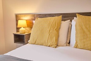 2 habitaciones, tabla de planchar con plancha, wifi y ropa de cama 