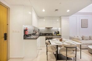 Fridge, microwave, oven, stovetop - Lux 2BHK BusinessBay|Pool View |Sauna, Pool & Gym (Dubai)