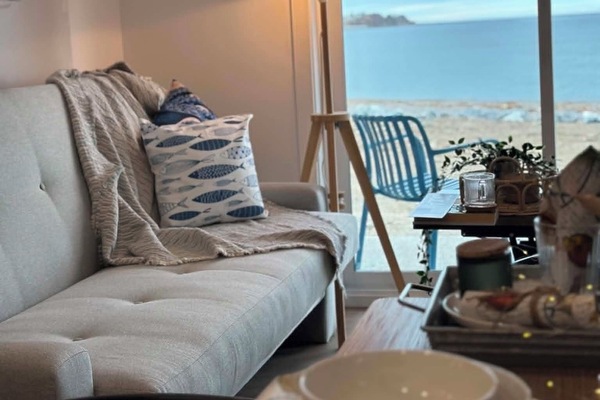Standard Apartment, Beach View | Living area