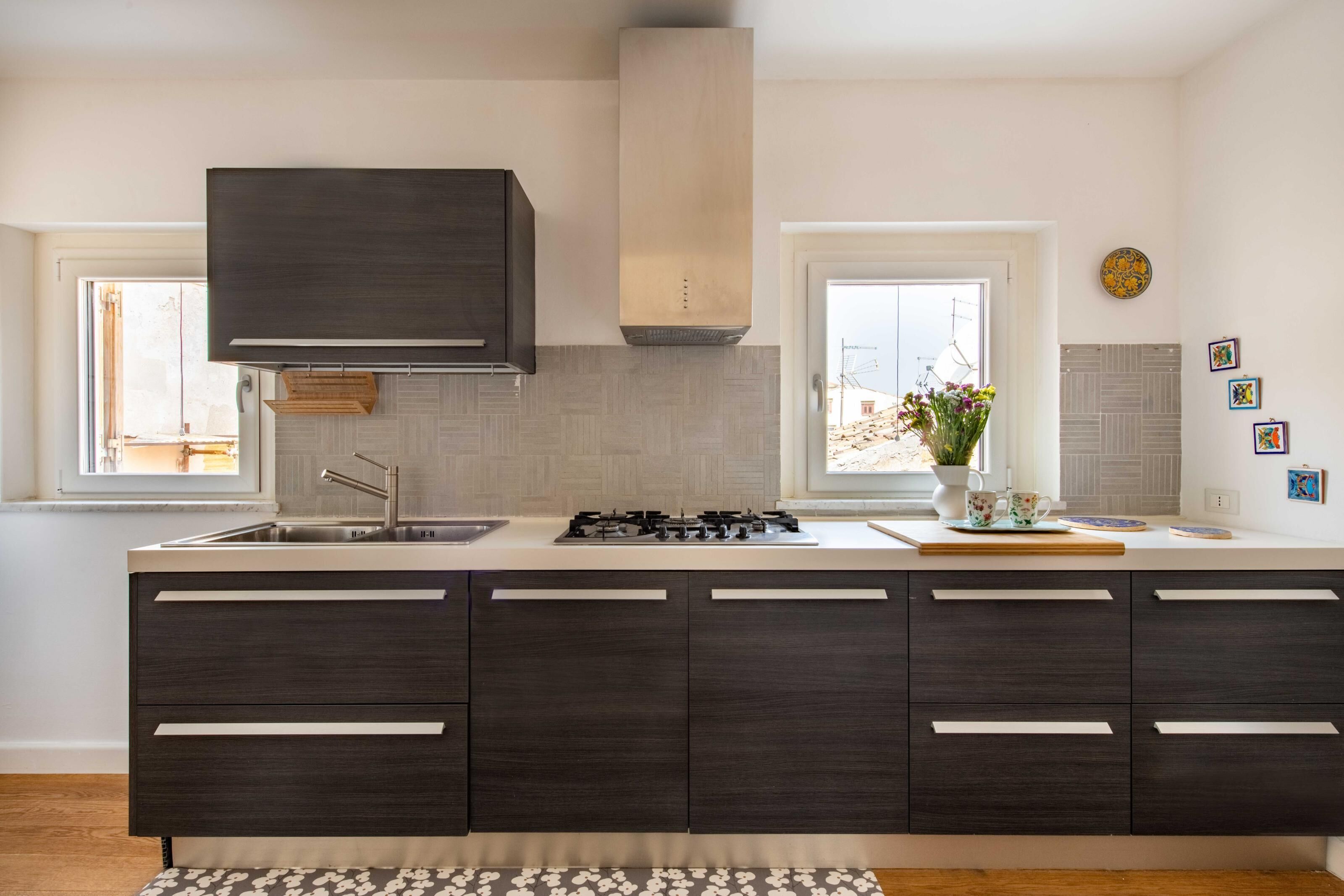 Micro-ondes, four, plaque de cuisson, lave-vaisselle
