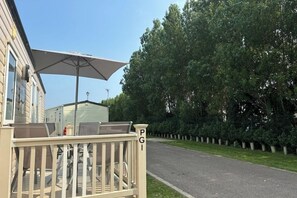 Outdoor dining - Palm Grove 1 Golden Palm Resort (Skegness)
