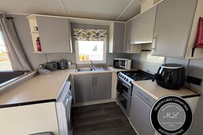 Private kitchen - Palm Grove 1 Golden Palm Resort (Skegness)