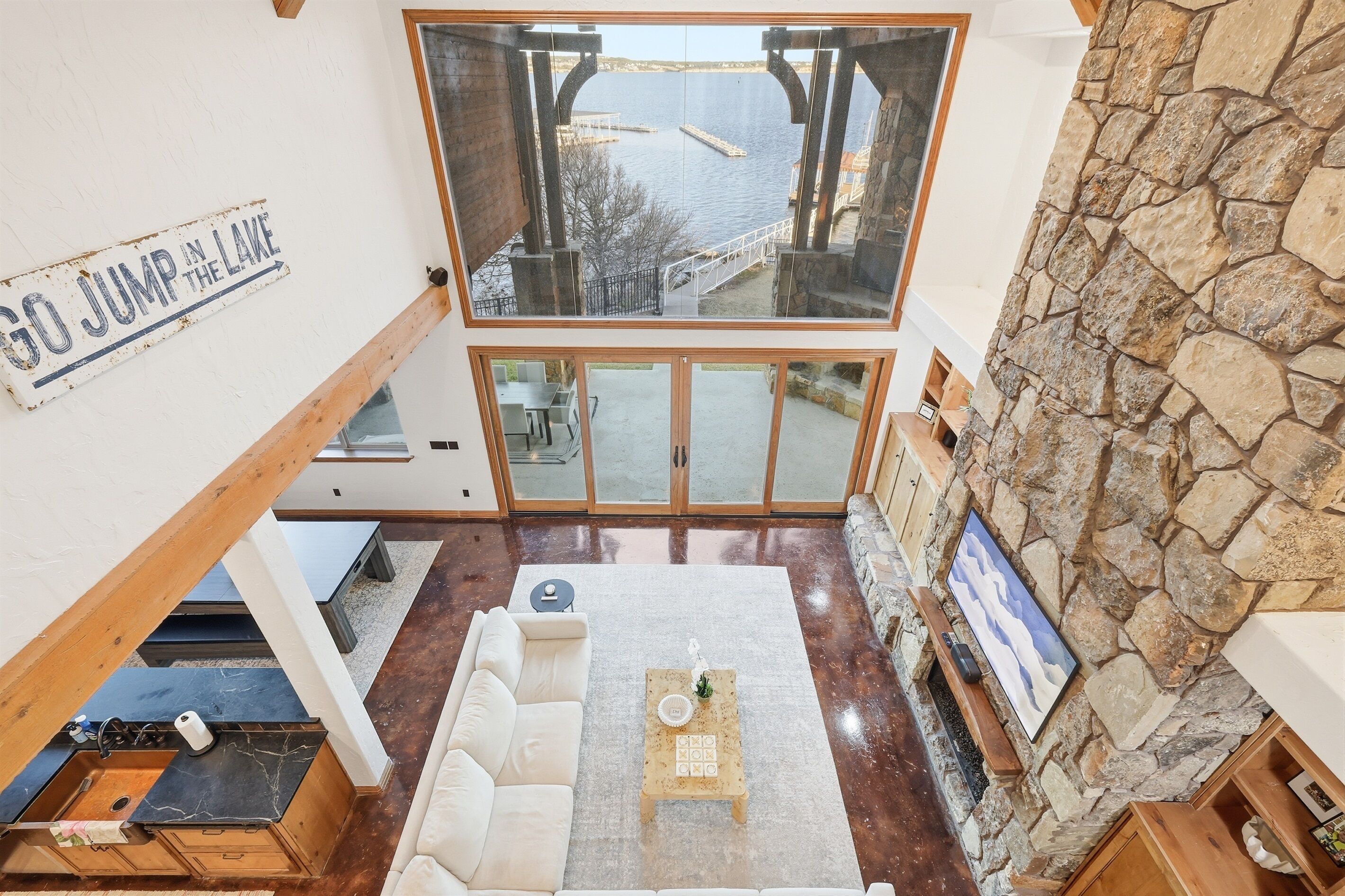 Smart TV, fireplace, table tennis