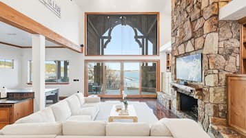 Smart TV, fireplace, table tennis