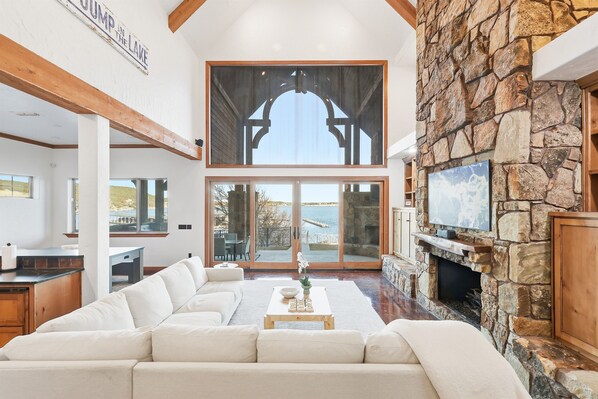 Smart TV, fireplace, ping pong
